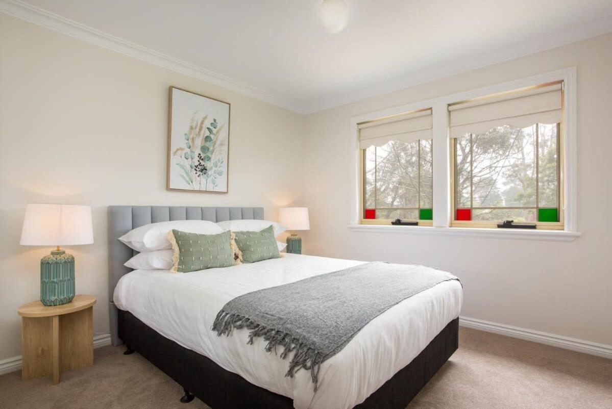 Stunning Katoomba Home With Lush Garden&Playground Экстерьер фото